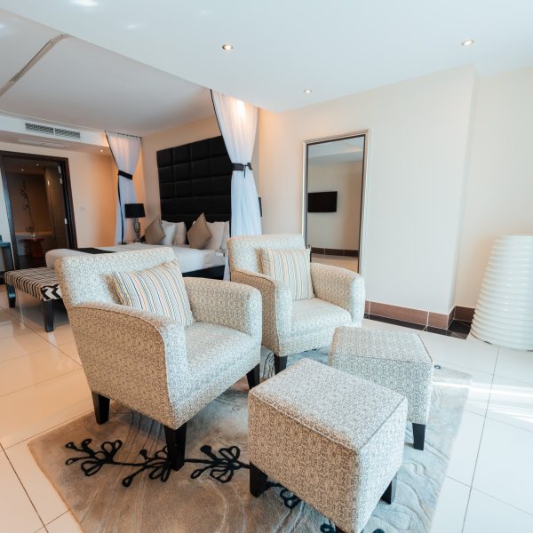 Rooms &amp; suites